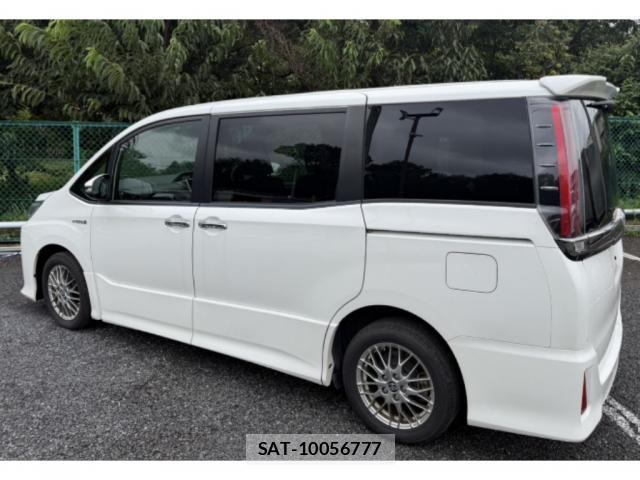 Toyota NOAH 2020-04 8816819-1