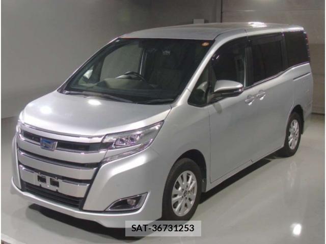 Toyota NOAH 2021-11 8816883-0