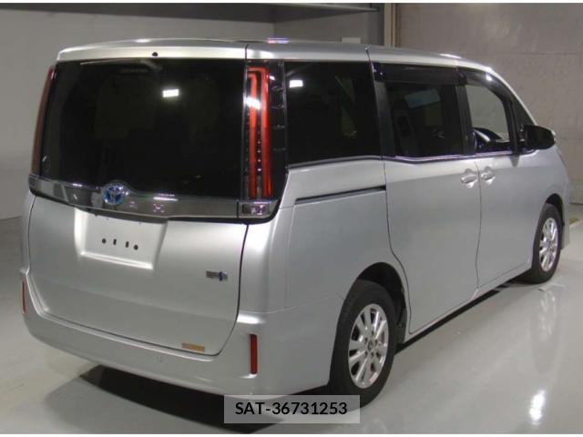 Toyota NOAH 2021-11 8816883-1