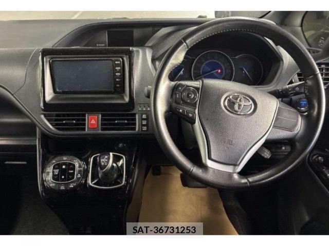 Toyota NOAH 2021-11 8816883-2