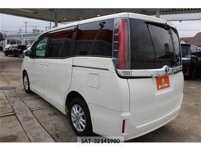 Toyota NOAH 2018-02 8816953-10