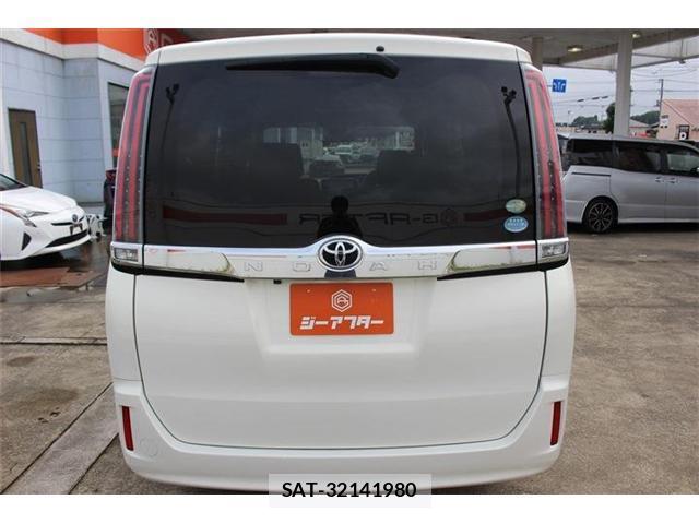 Toyota NOAH 2018-02 8816953-11