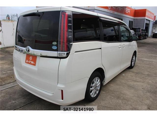 Toyota NOAH 2018-02 8816953-12