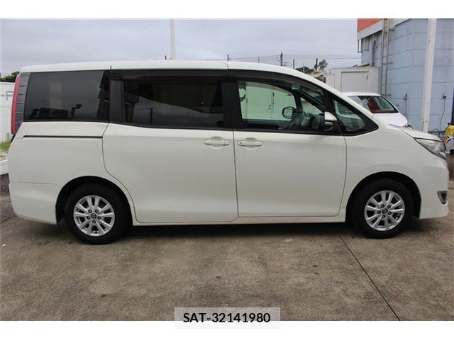 Toyota NOAH 2018-02 8816953-13