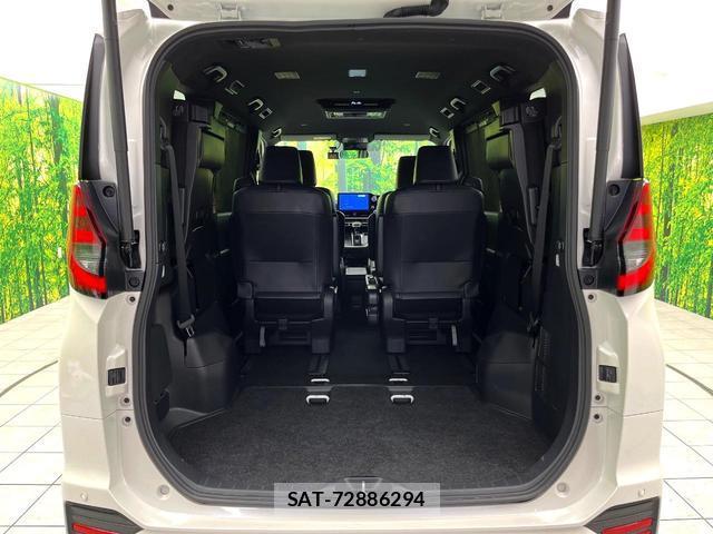 Toyota NOAH 2022-11 8816975-9