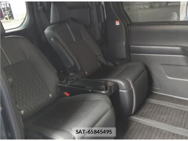 Toyota NOAH 2023-01 8817312-3