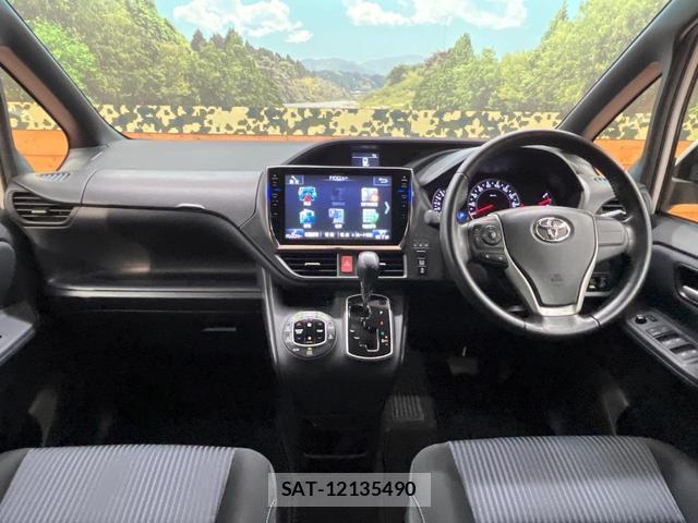 Toyota NOAH 2014-02 8817380-1
