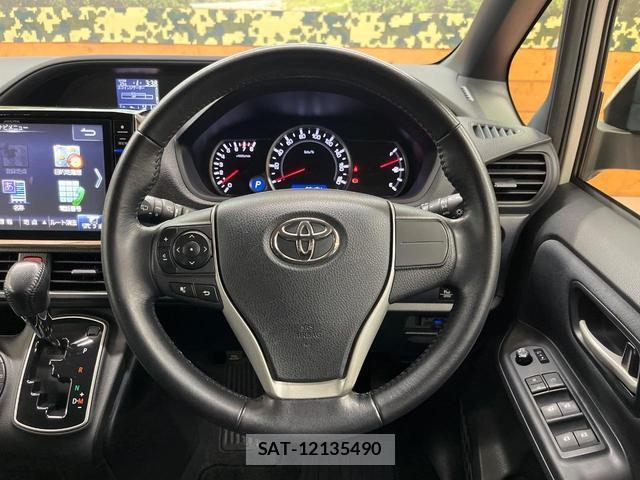 Toyota NOAH 2014-02 8817380-11