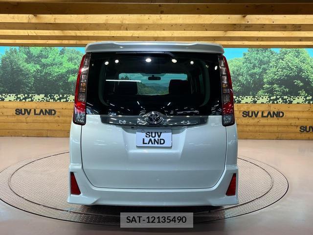 Toyota NOAH 2014-02 8817380-15