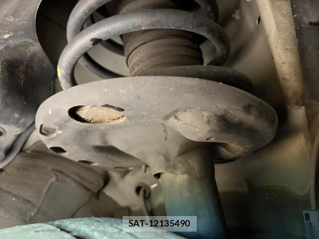 Toyota NOAH 2014-02 8817380-19