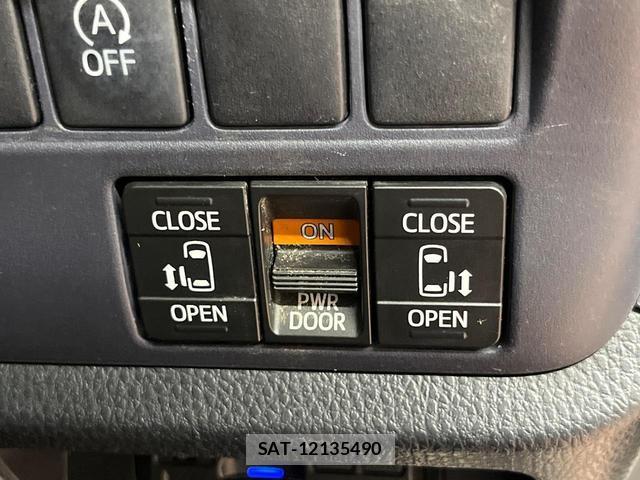 Toyota NOAH 2014-02 8817380-4