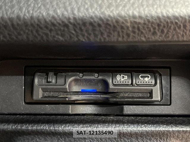 Toyota NOAH 2014-02 8817380-5