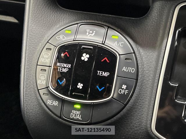 Toyota NOAH 2014-02 8817380-6
