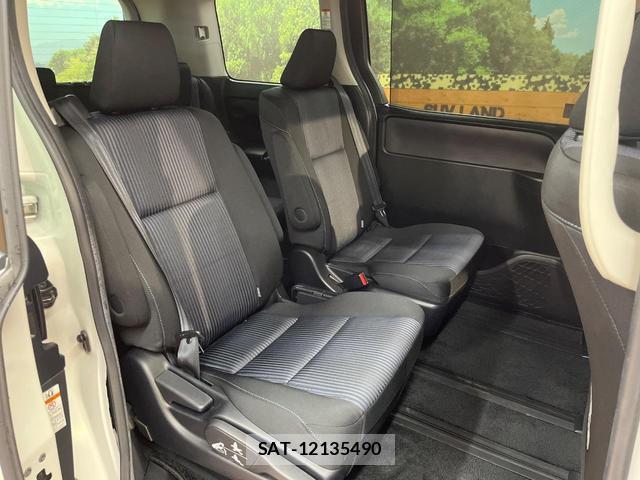 Toyota NOAH 2014-02 8817380-8