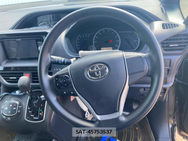 Toyota NOAH 2015-03 8817447-9
