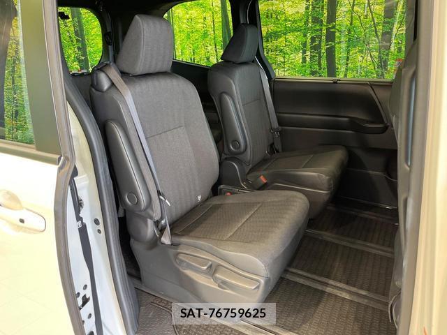 Toyota NOAH 2025-06 8817670-8