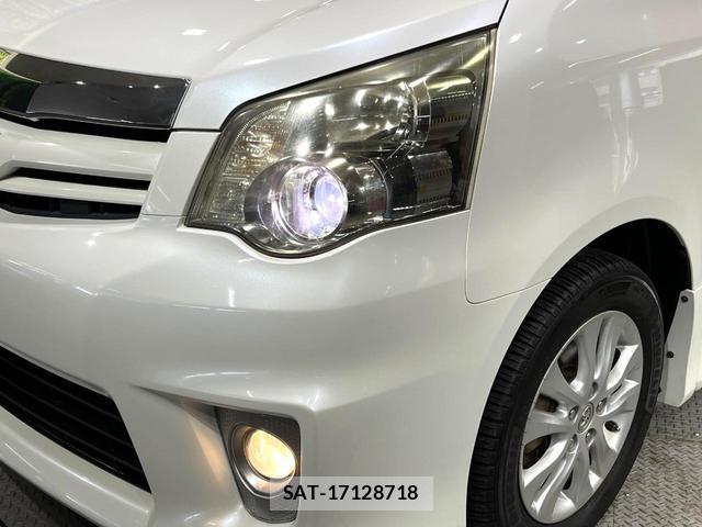 Toyota NOAH 2011-08 8817697-12
