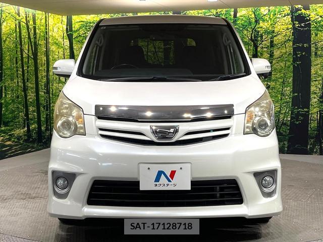 Toyota NOAH 2011-08 8817697-14