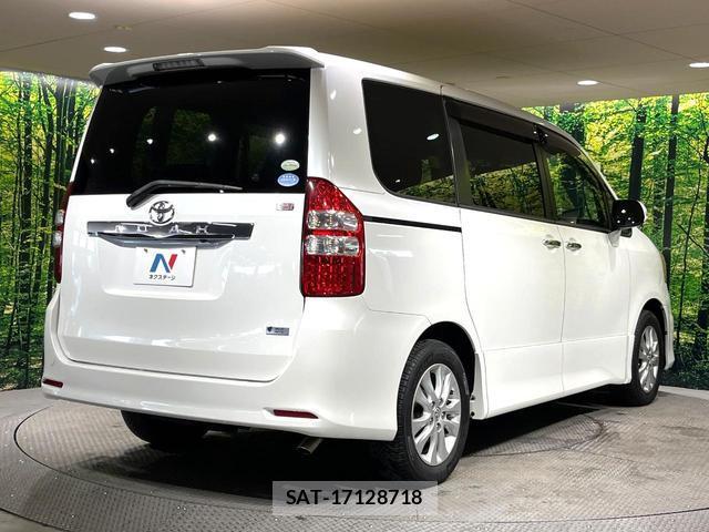 Toyota NOAH 2011-08 8817697-17