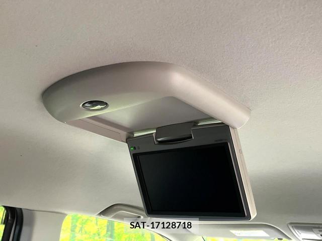 Toyota NOAH 2011-08 8817697-2