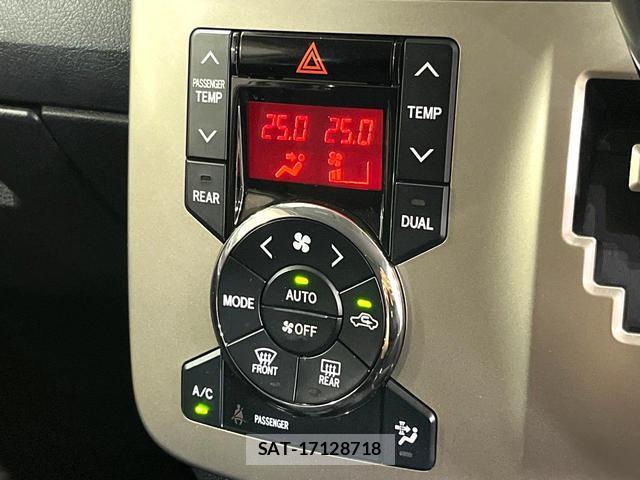 Toyota NOAH 2011-08 8817697-6