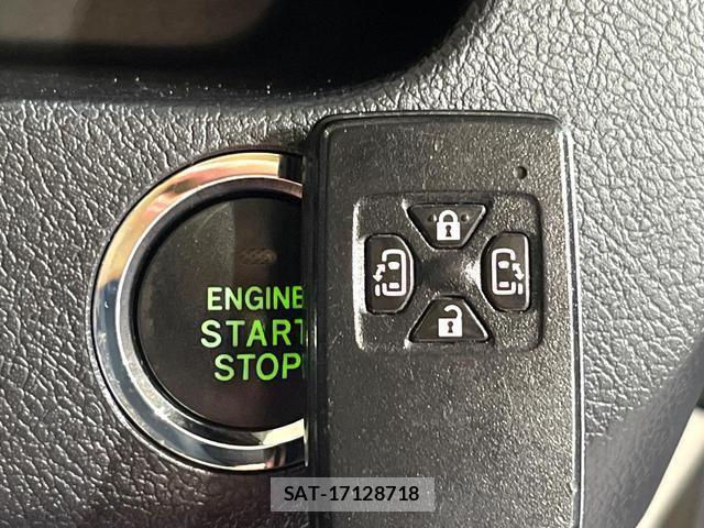 Toyota NOAH 2011-08 8817697-7