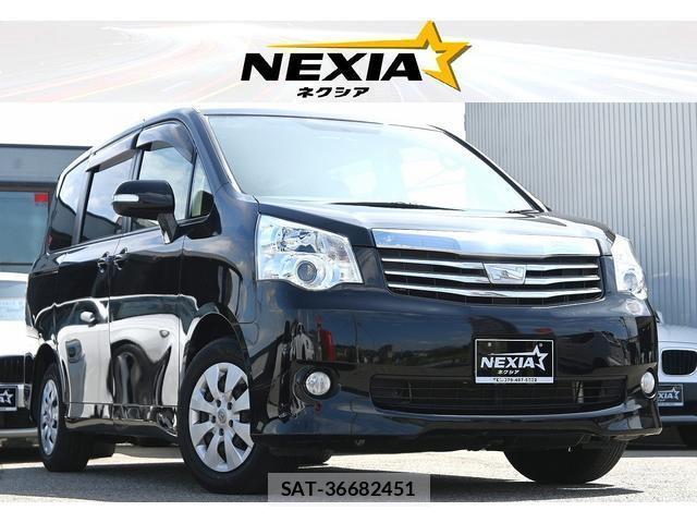 Toyota NOAH 2013-12 8817725-0