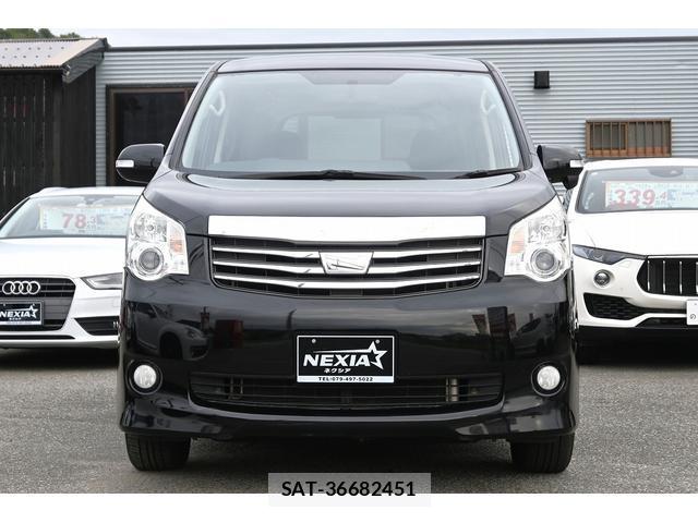 Toyota NOAH 2013-12 8817725-1
