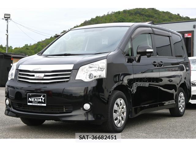 Toyota NOAH 2013-12 8817725-2