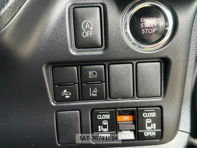 Toyota NOAH 2017-10 8817802-13