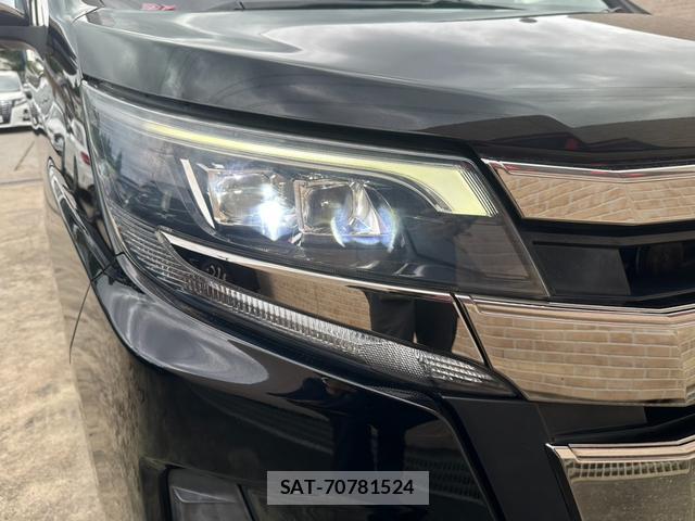 Toyota NOAH 2017-10 8817802-16