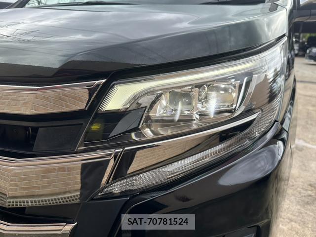 Toyota NOAH 2017-10 8817802-17