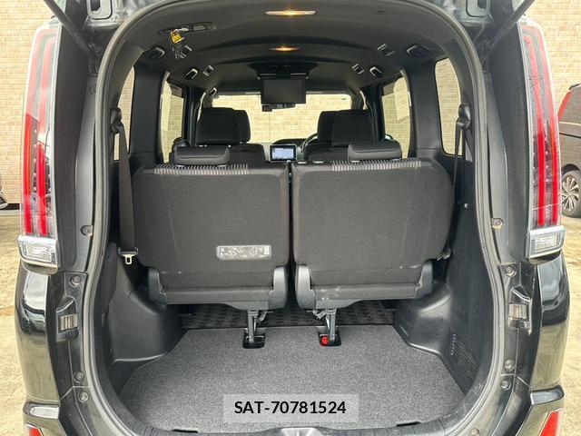 Toyota NOAH 2017-10 8817802-9