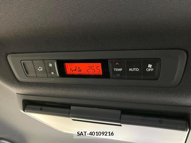 Toyota NOAH 2019-08 8817805-5