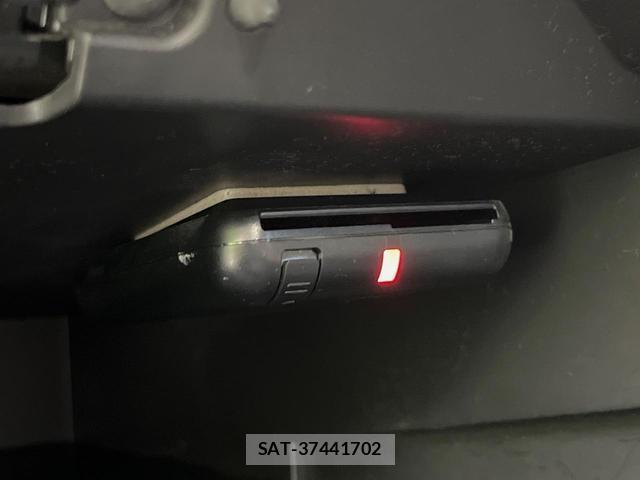 Nissan NOTE 2017-01 8812123-6