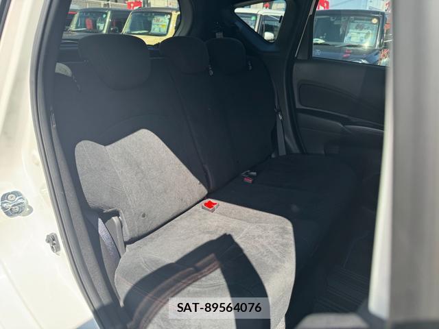 Nissan NOTE 2017-05 8812523-16