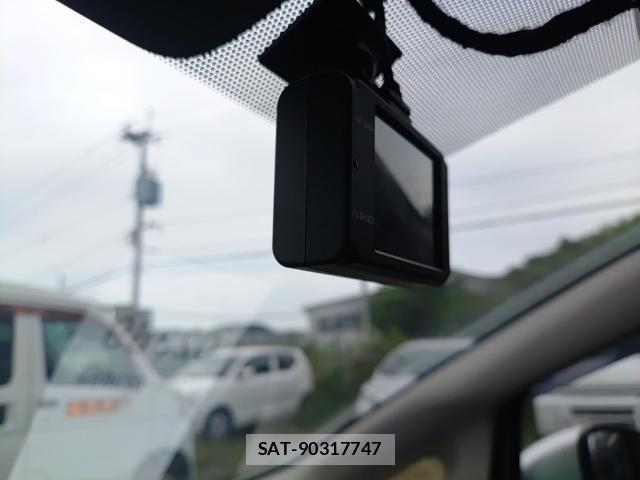 Nissan NOTE 2018-09 8813791-16