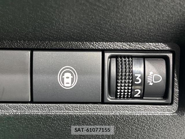 Nissan NOTE 2022-11 8814185-5
