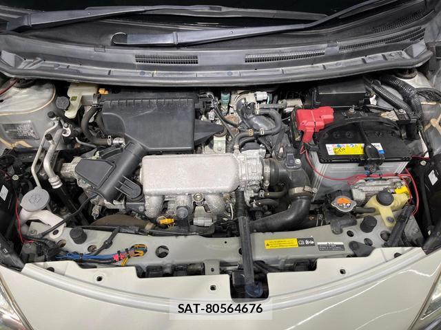 Nissan NOTE 2013-05 8814193-17
