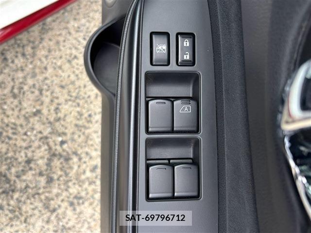 Nissan NOTE 2015-02 8814727-18