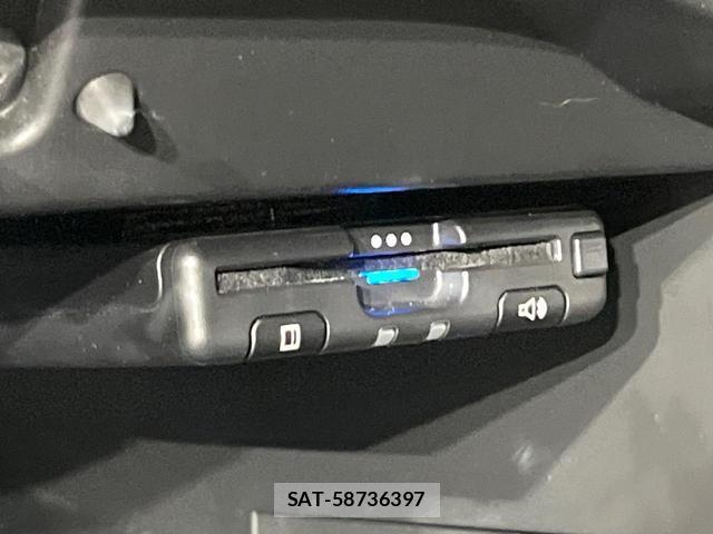 Nissan NOTE 2017-02 8814739-6