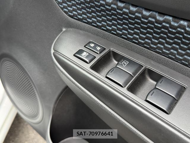 Nissan NOTE 2014-02 8815843-7