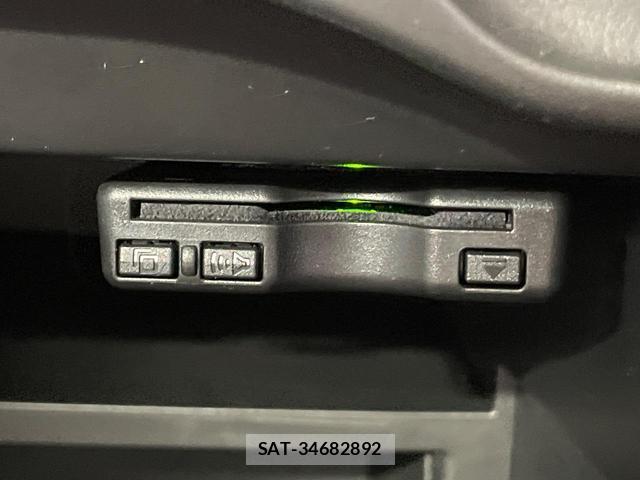 Nissan NOTE 2017-08 8815895-4