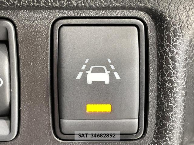 Nissan NOTE 2017-08 8815895-5