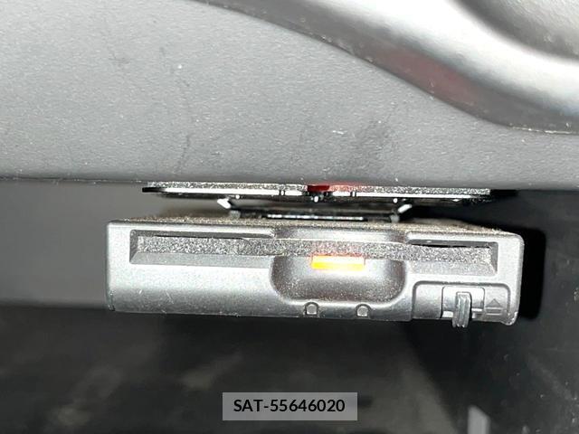 Nissan NOTE 2014-01 8817695-3