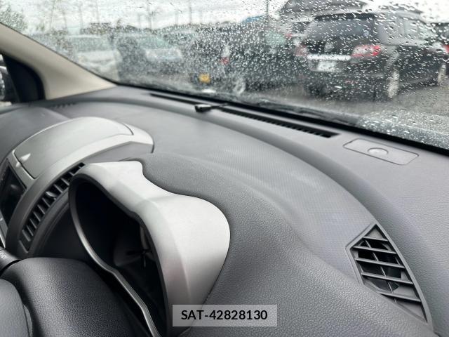 Nissan NOTE 2006-11 8817738-4