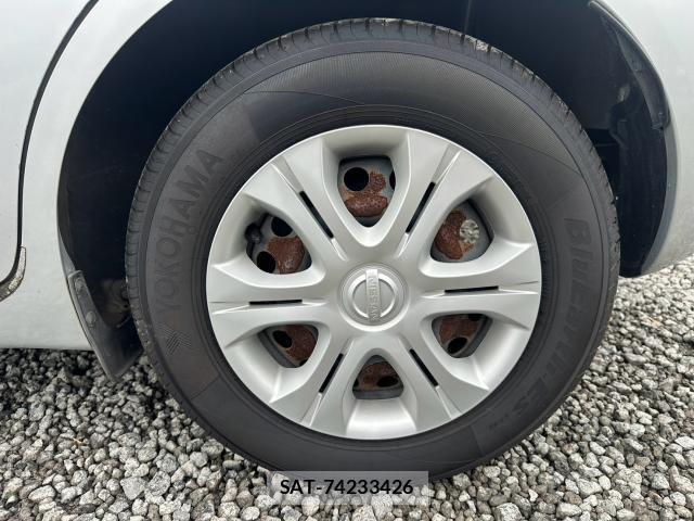 Nissan NOTE 2013-02 8817739-8