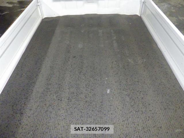 Nissan CLIPPER TRUCK 2021-06 8813057-2