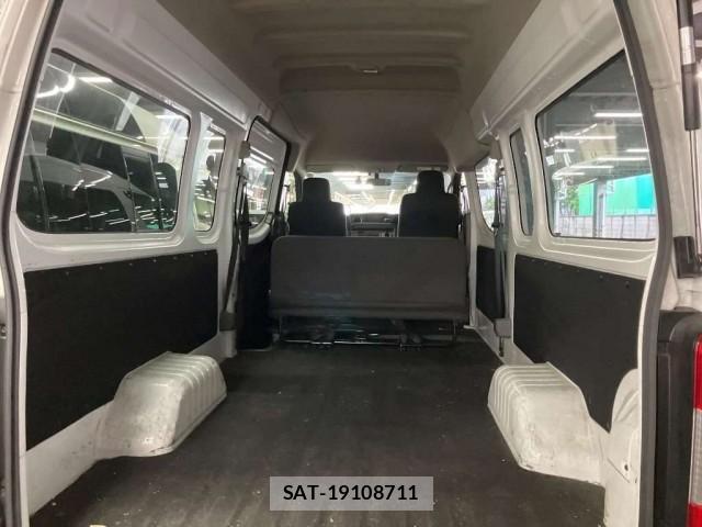Nissan NV350 Caravan 2021-08 8812618-2