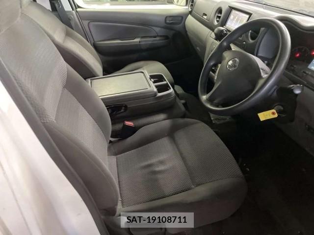 Nissan NV350 Caravan 2021-08 8812618-3
